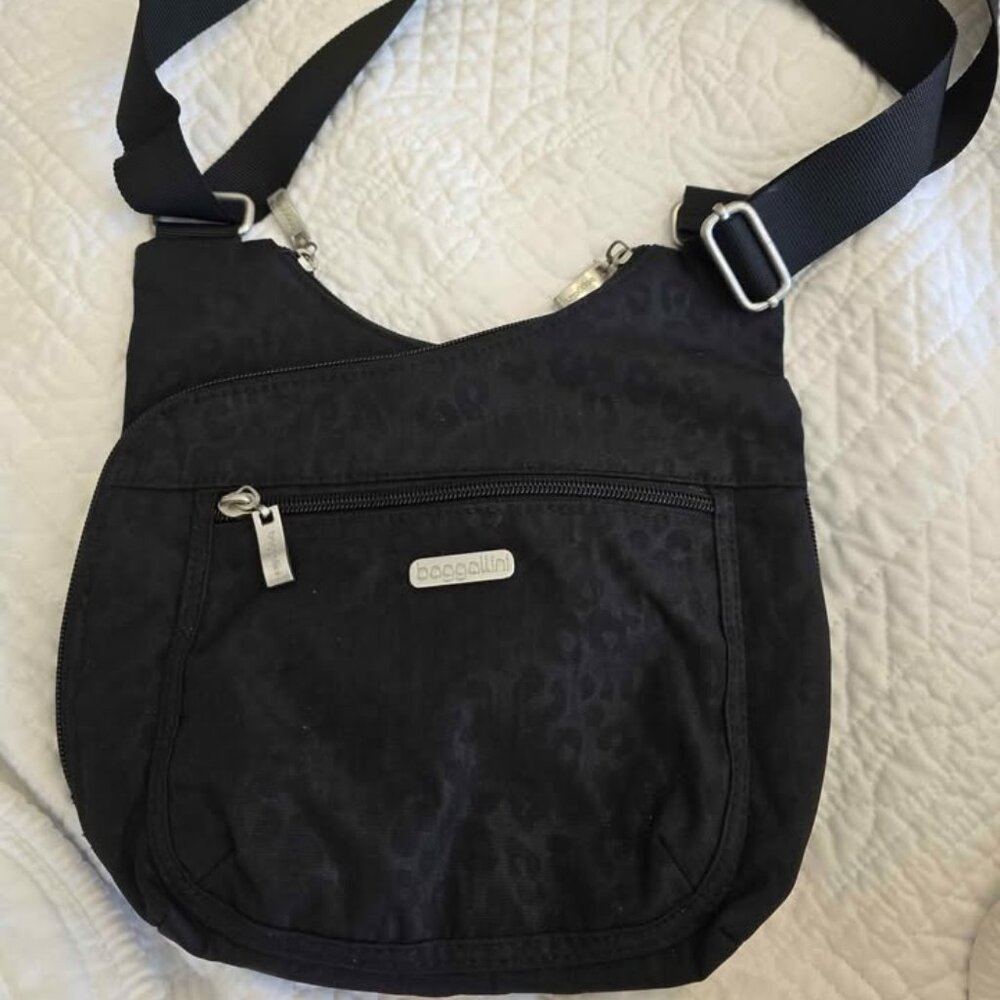 Baggallini Crossover Crossbody bag